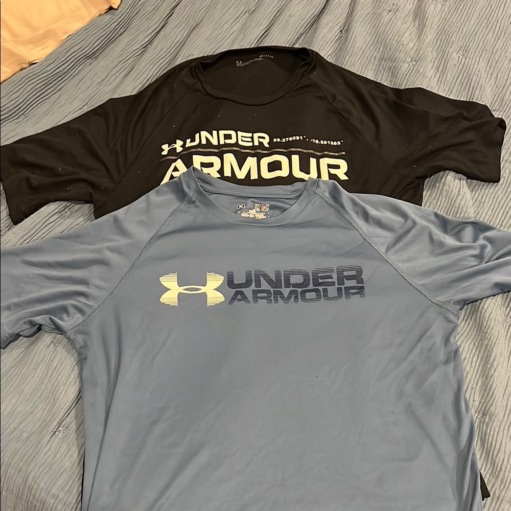 (2) Men’s SMALL Under Armour Black and Gray Heat Gear Loose T-Shirts